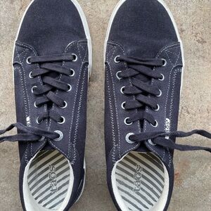 Taos Footwear Women’s Black Plimsouls